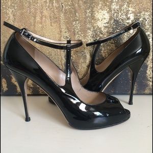 💯 Authentic Valentino Heels